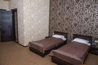 Гостиница Прилив Гурзуф Стандартный двухместный номер с 2 отдельными кроватями-1
